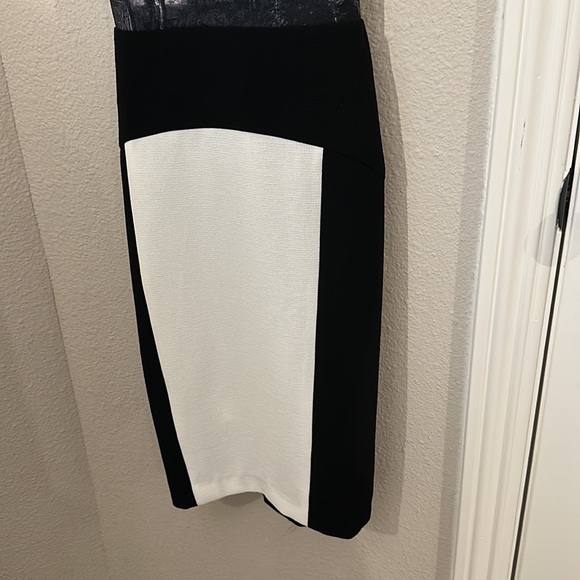 BCBG COCKTAIL DRESS - Picture 3 of 5